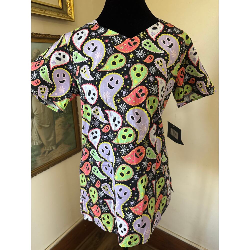 NWT Zoe + Chloe Halloween Scrub Top Ghost Print XS V Neck